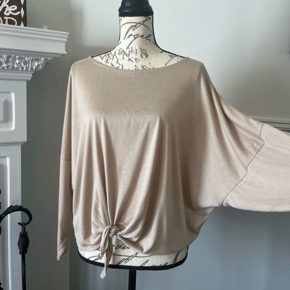New tan three-quarter sleeve oversize top, Do It For Love, one size, cropped